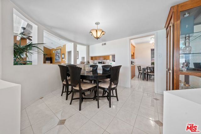 4260 S Cloverdale Avenue, Los Angeles CA: https://media.crmls.org/mediaz/3e9f51e5-c07f-436e-a6e1-bddecc685cee.jpg