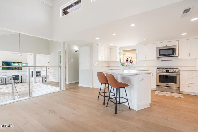 5040 Island View Street, Oxnard CA: https://media.crmls.org/mediaz/3e9f9467-a027-40d3-aaa6-517726d8c1c1.jpg
