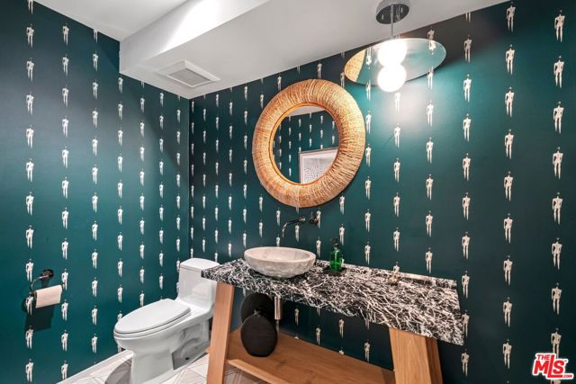 7712 Chandelle Place, Los Angeles CA: https://media.crmls.org/mediaz/3e9fa477-bd11-4993-9bd2-aa2c8834a595.jpg