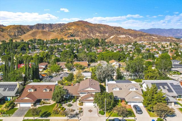 19015 Braemore Road, Porter Ranch CA: https://media.crmls.org/mediaz/3e9fb927-f6a3-4cf2-bc45-7ee3d19029d6.jpg