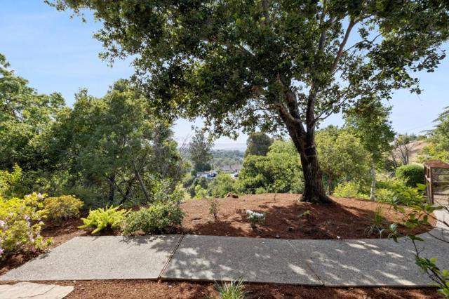 12675 La Cresta Drive, Los Altos Hills CA: https://media.crmls.org/mediaz/3e9ffb8b-82c2-4529-94fd-a01870135232.jpg