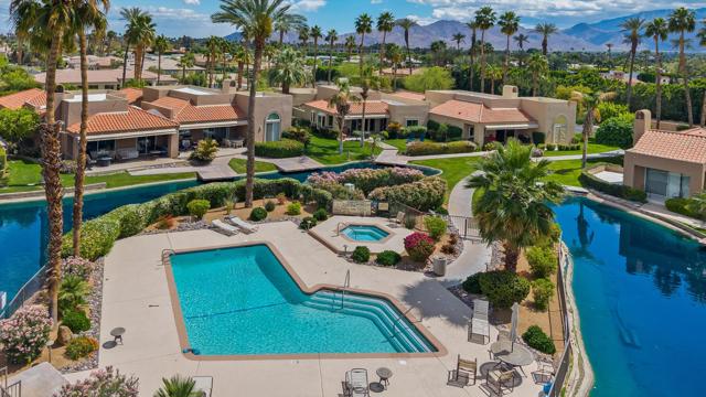 105 Lake Shore Drive, Rancho Mirage CA: https://media.crmls.org/mediaz/3ea09238-64c4-4fdb-a7c7-3298ebf8405d.jpg