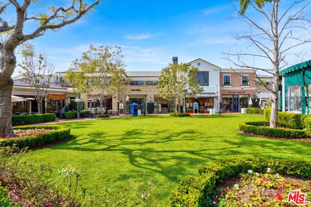 16123 W Sunset Boulevard, Pacific Palisades CA: https://media.crmls.org/mediaz/3ea0a717-dc42-46cd-85c8-2be639616119.jpg