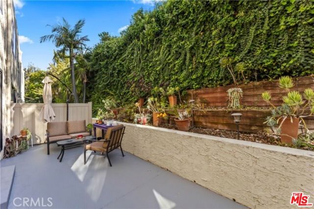 4227 Freedom Drive, Calabasas CA: https://media.crmls.org/mediaz/3ea132aa-a3a6-41fe-8099-2cf5c606835f.jpg