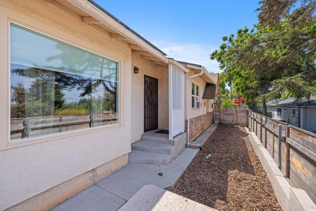 10171 Ramona Drive, Spring Valley CA: https://media.crmls.org/mediaz/3ea184e9-3ba6-4b13-b805-737c33b38446.jpg