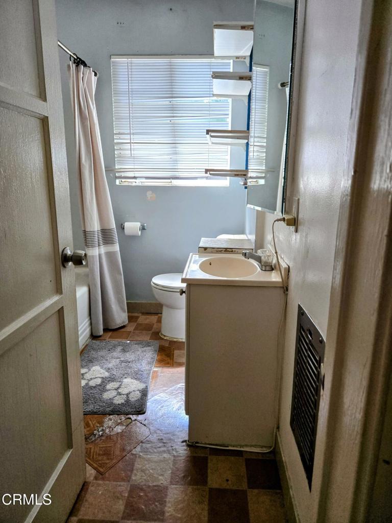 https://media.crmls.org/mediaz/3ea29975-ba8a-4079-8c5c-86ec94a1af18.jpg?preset=X-Large