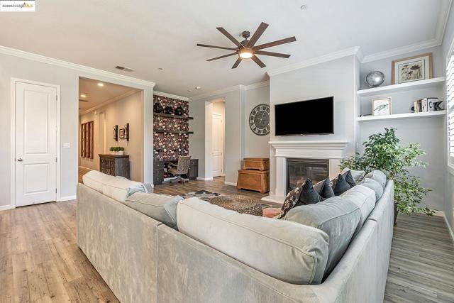 226 Wynn St, Oakley CA: https://media.crmls.org/mediaz/3ea36c23-5358-4822-bd34-31a162a99f4e.jpg