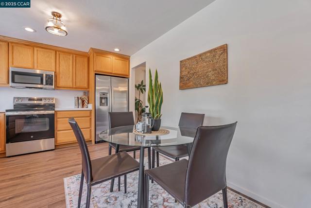 1836 Boxwood Dr, Concord CA: https://media.crmls.org/mediaz/3ea456b2-5e71-4ff9-996c-a7e9b937f5d5.jpg