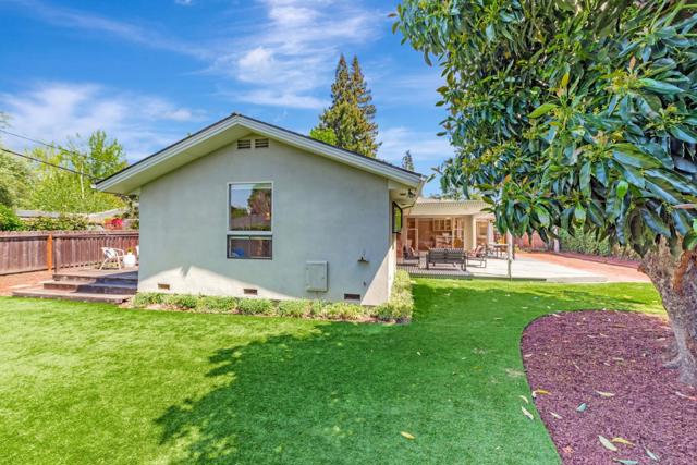 171 E Creek Drive, Menlo Park CA: https://media.crmls.org/mediaz/3ea483e3-2c81-46d5-9a2e-c9ca4ca94963.jpg