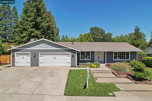 12994 Hawkins Dr, San Ramon CA: https://media.crmls.org/mediaz/3ea4a489-b411-44e0-aec2-088be0bea51a.jpg