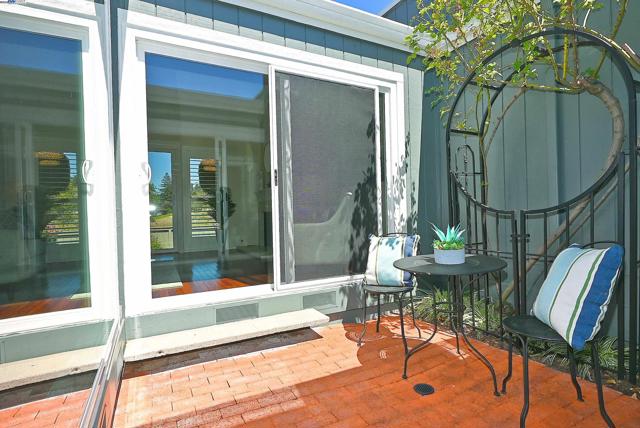 1976 Saint George Rd, Danville CA: https://media.crmls.org/mediaz/3ea4ac43-9be3-4402-a4cf-a019ab2934b8.jpg