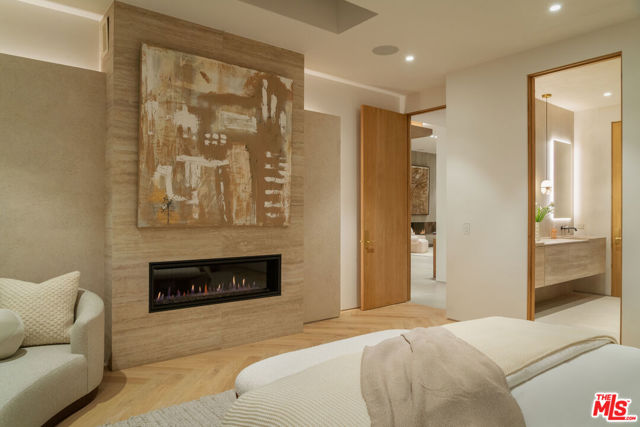 341 N Kings Road, Los Angeles CA: https://media.crmls.org/mediaz/3ea4fa11-9dbc-4152-9ece-aceefcb52d53.jpg