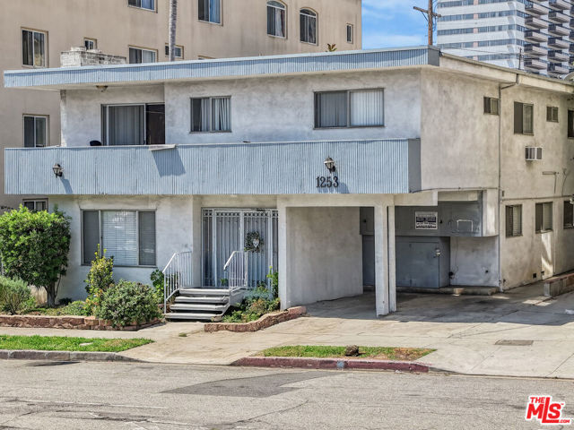 1253 Federal Avenue, Los Angeles CA: https://media.crmls.org/mediaz/3ea51def-6d04-488c-8327-db7f80eb92ec.jpg