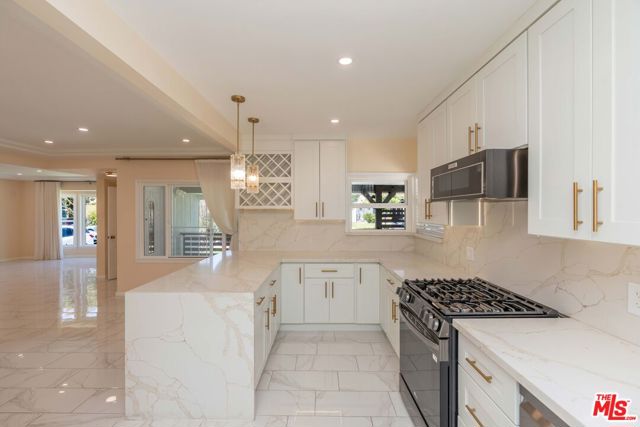 536 Myrtle Street, Glendale CA: https://media.crmls.org/mediaz/3ea531ff-7418-442f-9d20-3b9416998eb7.jpg