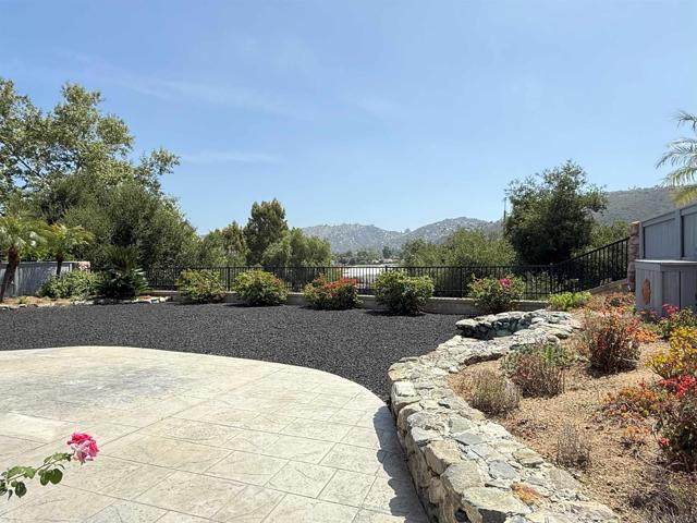 789 Pebble Beach Dr, San Marcos CA: https://media.crmls.org/mediaz/3ea57a2e-6910-4ca5-80b6-38cca1ab2467.jpg
