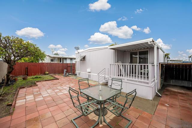 2950 Iris Ave, San Diego CA: https://media.crmls.org/mediaz/3ea5e9ce-4157-4036-b926-465984f59634.jpg
