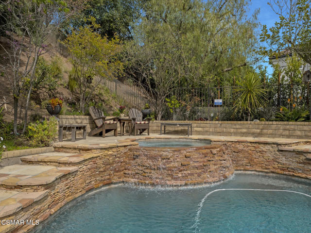 331 Briar Bluff Circle, Thousand Oaks CA: https://media.crmls.org/mediaz/3ea68499-fcc1-441b-9429-000642cad679.jpg