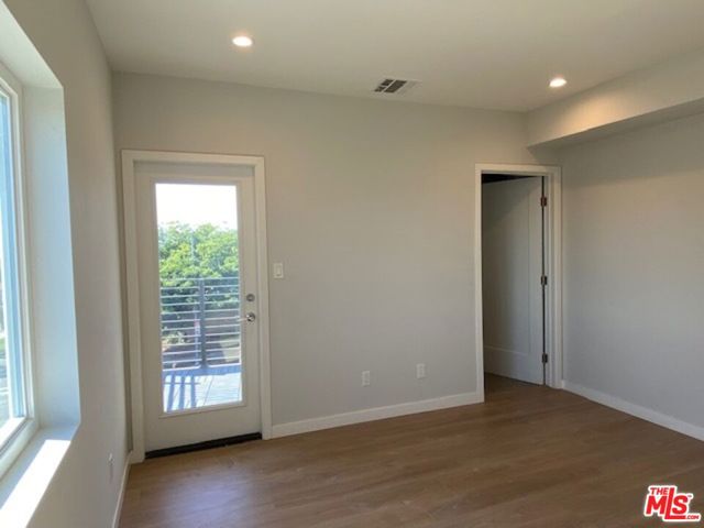 4937 1/2 W 20th Street, Los Angeles CA: https://media.crmls.org/mediaz/3ea6934c-dd84-40b4-bae4-adbeac0fdbf4.jpg