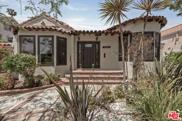 571 N Cahuenga Boulevard, Los Angeles CA: https://media.crmls.org/mediaz/3ea6abc7-d34c-490c-8be7-1b98525fc769.jpg