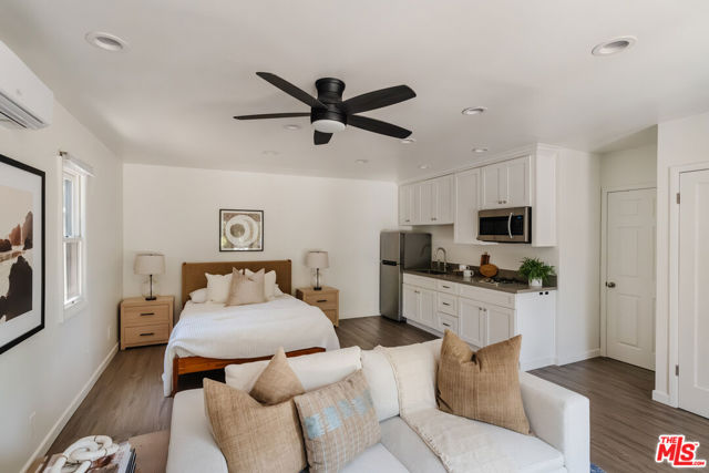 7920 Yorktown Avenue, Los Angeles CA: https://media.crmls.org/mediaz/3ea6efde-bf91-4d0a-b8ec-2ea5db82c7ab.jpg