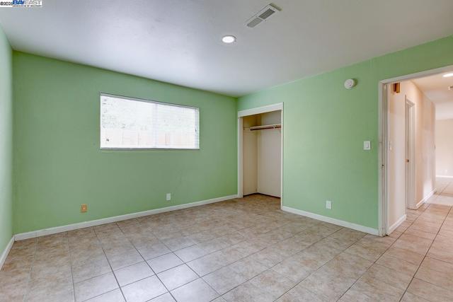 723 Apgar St, Oakland CA: https://media.crmls.org/mediaz/3ea7a049-852e-4b34-91fc-9403bc3593c5.jpg