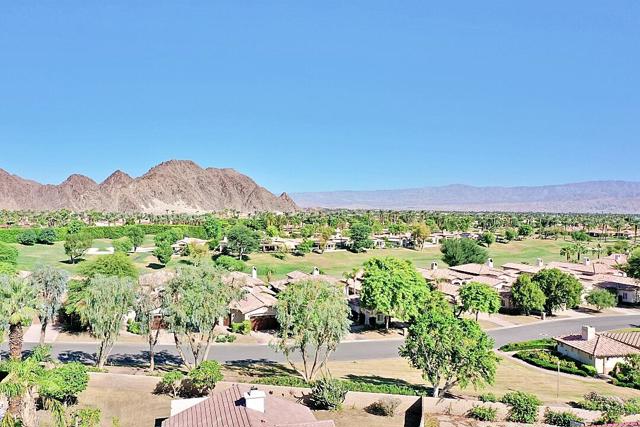 49035 Serenata Court, La Quinta CA: https://media.crmls.org/mediaz/3ea852e1-7ccb-454a-891c-6e92b9e91199.jpg