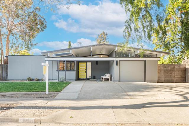 691 Dunholme Way, Sunnyvale CA: https://media.crmls.org/mediaz/3ea8537a-48af-437c-8dfa-76e4988c3f0f.jpg