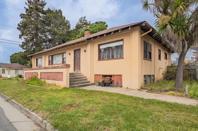 4705 Crystal Street, Capitola CA: https://media.crmls.org/mediaz/3ea8a31d-4954-4d60-890e-20e2055d9afb.jpg