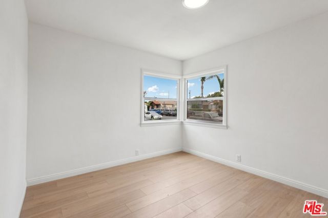 834 E 90th Street, Los Angeles CA: https://media.crmls.org/mediaz/3ea8fb1d-e58f-4b86-8b68-a174c9c6ccae.jpg