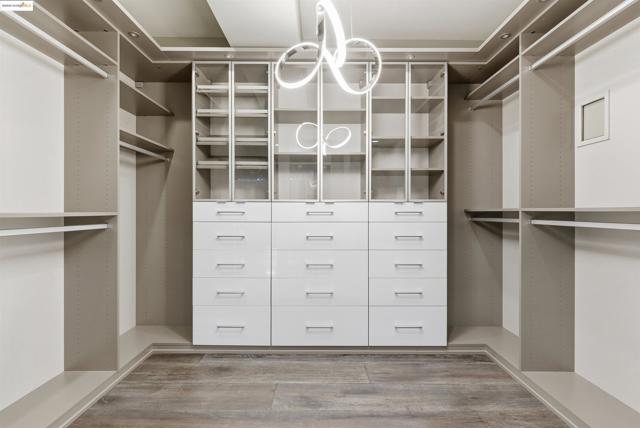 6413 Gwin Ct, Oakland CA: https://media.crmls.org/mediaz/3ea8fbba-8c30-42f3-829b-3c0e43116f89.jpg