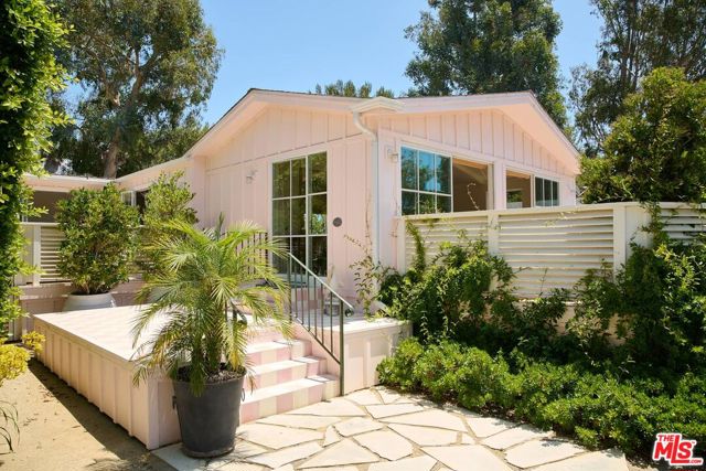 212 Paradise Cove Road, Malibu CA: https://media.crmls.org/mediaz/3ea9019a-c565-4ca3-8147-172b389c9f38.jpg