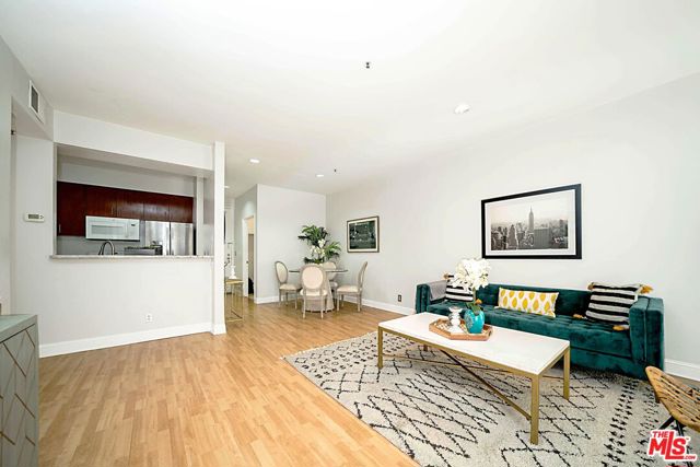 500 S Berendo Street, Los Angeles CA: https://media.crmls.org/mediaz/3ea92b6d-320b-4385-b473-906728a10d38.jpg