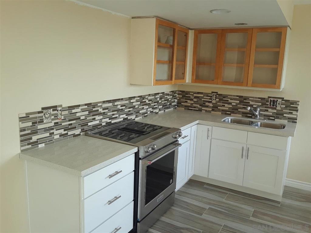 2376 OXFORD B, Cardiff by the Sea, CA 92007