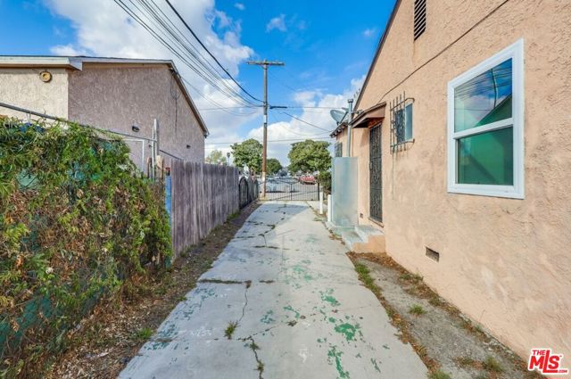 758 W 120th Street, Los Angeles CA: https://media.crmls.org/mediaz/3eaa4565-8b14-42a0-8ef2-f06246dbfd02.jpg