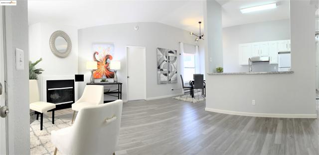 6 Lancaster Cir, Bay Point CA: https://media.crmls.org/mediaz/3eaa5468-2bc1-417f-9bd3-4afa3b12fd37.jpg