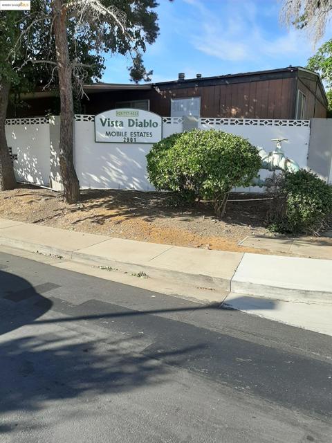 34 Mark Lane, Antioch CA: https://media.crmls.org/mediaz/3eaab5d5-d27f-4c8f-8d20-0ed370a5e28a.jpg