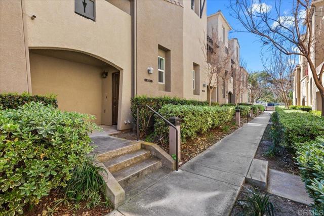 Detail Gallery Image 4 of 47 For 676 Kellogg St, San Marcos,  CA 92078 - 3 Beds | 3 Baths