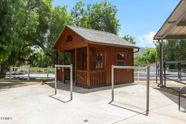 2735 Los Pinos Circle, Camarillo CA: https://media.crmls.org/mediaz/3eab4acc-a54a-43ab-9736-1035a979711c.jpg
