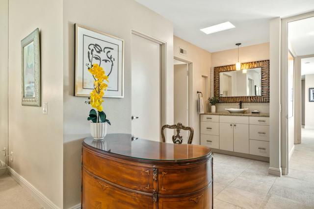 72205 El Paseo, Palm Desert CA: https://media.crmls.org/mediaz/3eab5a39-5662-4253-bb8f-eea39c4328e7.jpg