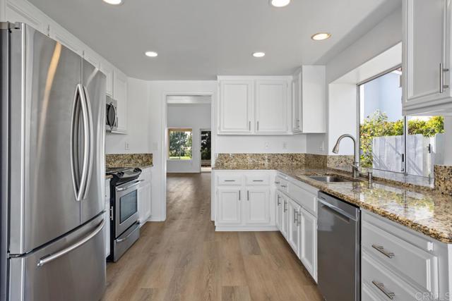 4905 Alicante Way, Oceanside CA: https://media.crmls.org/mediaz/3eabe80b-1b66-42e6-b6ff-17c11efcc90b.jpg