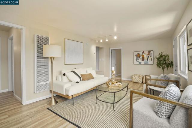 2835 Stephen Dr, Richmond CA: https://media.crmls.org/mediaz/3eac4e50-445e-4b16-aa65-f2c50345ead6.jpg