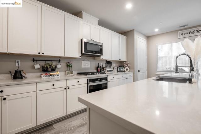 5132 Kevin PL, Rohnert Park CA: https://media.crmls.org/mediaz/3eac76be-c906-4fa7-b281-b843914d1ffa.jpg