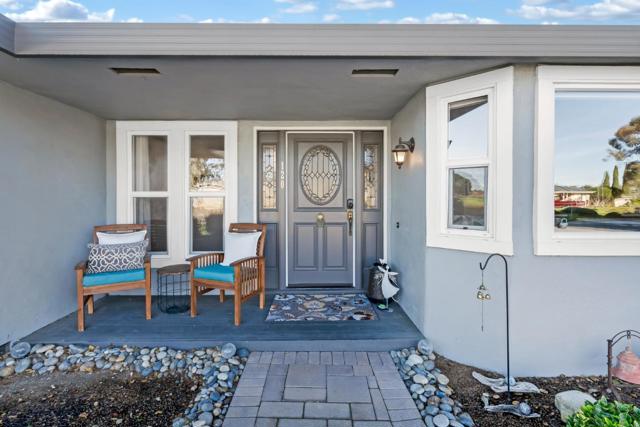 120 Marks Drive, Hollister CA: https://media.crmls.org/mediaz/3eac79da-6123-41a0-bc01-31d4b73658c4.jpg