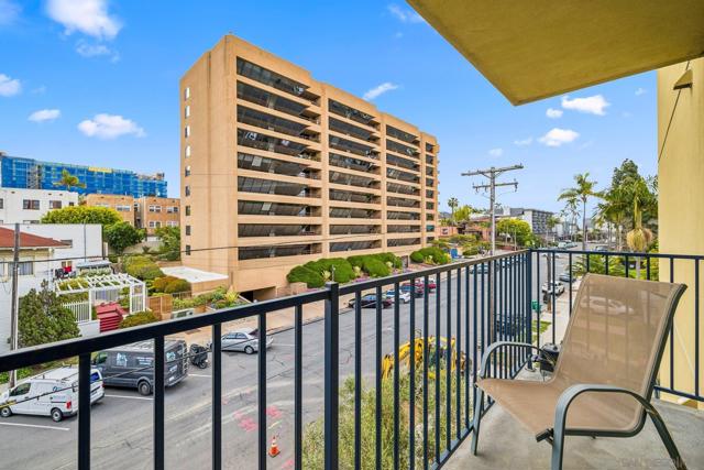 2568 Albatross St, San Diego CA: https://media.crmls.org/mediaz/3ead0f95-e0d2-4d5f-847d-d2c721912dfd.jpg