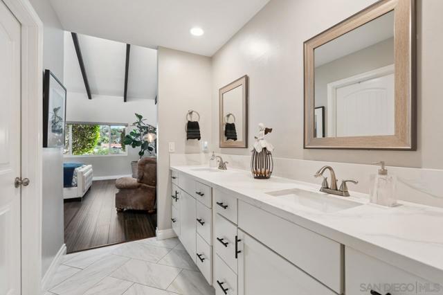 17839 Valle De Lobo, Poway CA: https://media.crmls.org/mediaz/3ead1bcc-8208-4350-a9a2-a26dc545146e.jpg