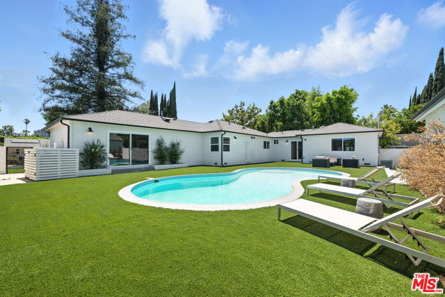 15727 Hartsook Street, Encino CA: https://media.crmls.org/mediaz/3eadd42c-0a06-4fc1-91d9-712289b1dbea.jpg