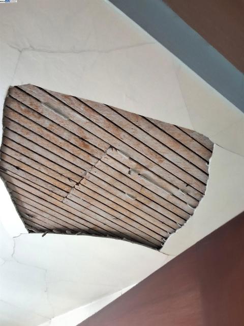 3020 E 19th st, Oakland CA: https://media.crmls.org/mediaz/3eadfd5e-9ee6-4634-86a3-c01714f97425.jpg