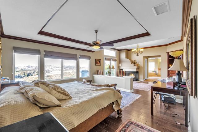 5398 SHANNON RIDGE LN, San Diego CA: https://media.crmls.org/mediaz/3eae0dc6-60a9-4e42-87ad-5a846822add0.jpg