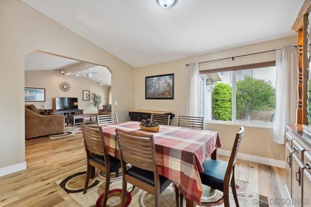 1831 Nova Gln, Escondido CA: https://media.crmls.org/mediaz/3eaec3b1-9f85-42a1-a0fa-4dff51ba2e9e.jpg