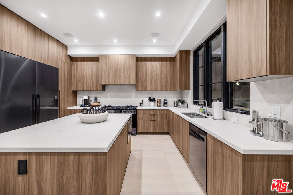 MLS #25619907 image #17